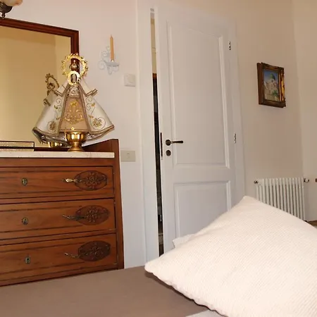 Degli Artisti Apartment