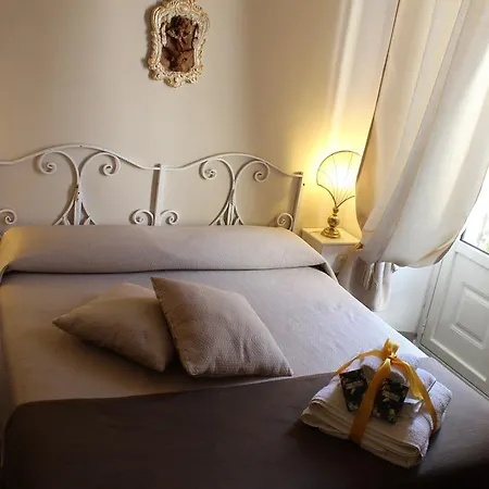 Degli Artisti Apartment *